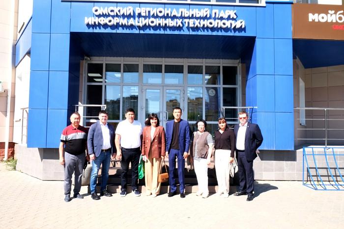 В центре "Мой бизнес"  омские предприниматели обсудили поставки в Казахстан агродронов и семян